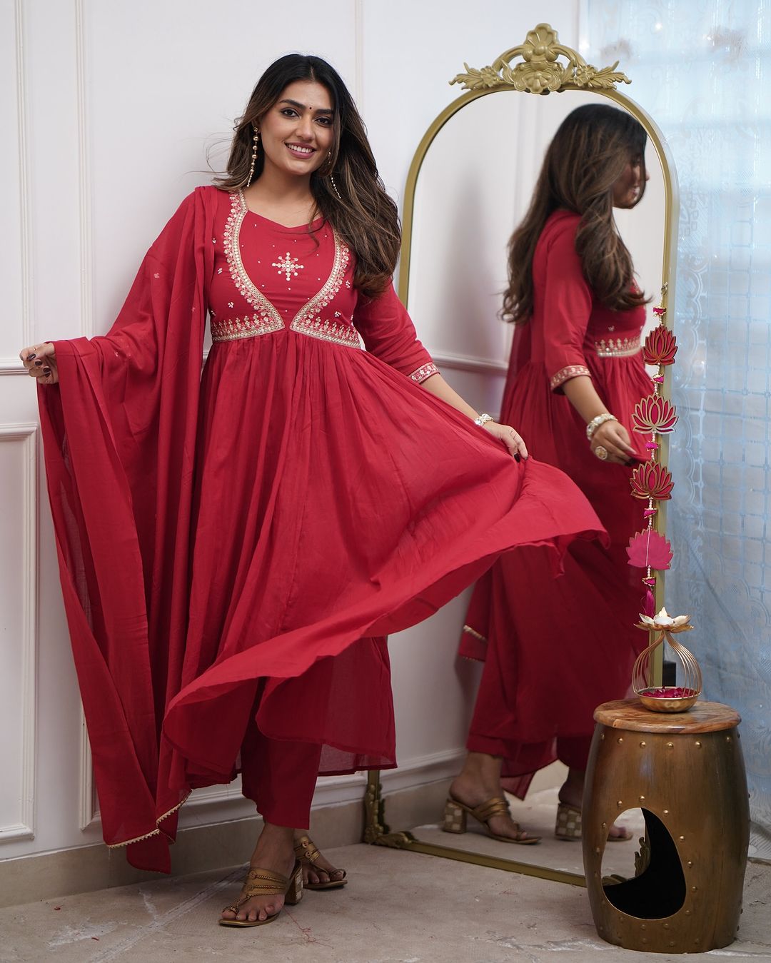 Elegant Muslin Cotton Anarkali Gown Set with Embroidered Dupatta – Festive Ethnic Wear