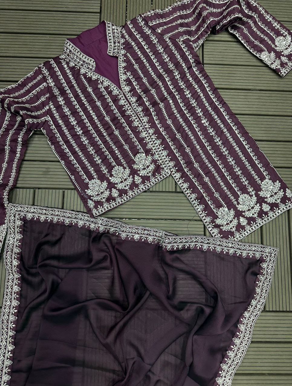 🌼✨Premium Embroidered Saree Set with Designer Jacket Blouse✨🌼
