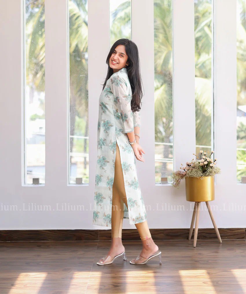 Elegent Pastel Green Floral Printed Straight Kurti – Sheer Full Sleeve Elegant Ethnic Tunic