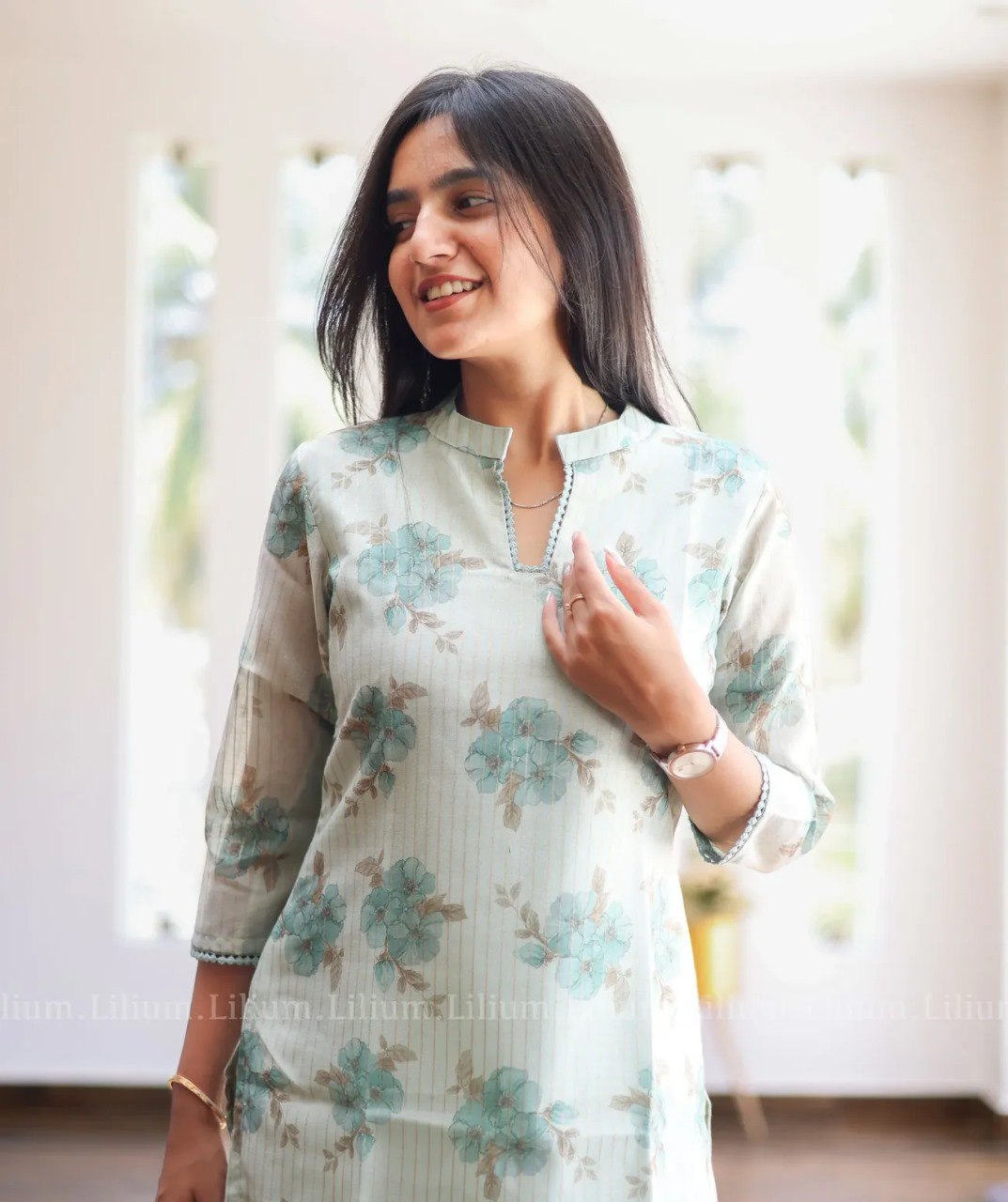 Elegent Pastel Green Floral Printed Straight Kurti – Sheer Full Sleeve Elegant Ethnic Tunic
