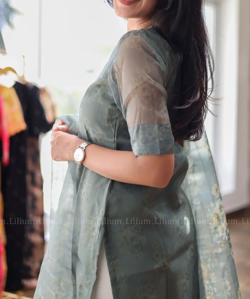 Elegant Floral Embroidered Salwar Kameez Set with Dupatta
