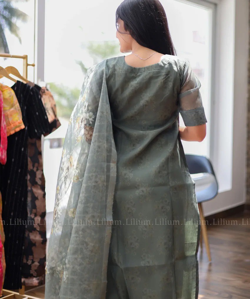 Elegant Floral Embroidered Salwar Kameez Set with Dupatta