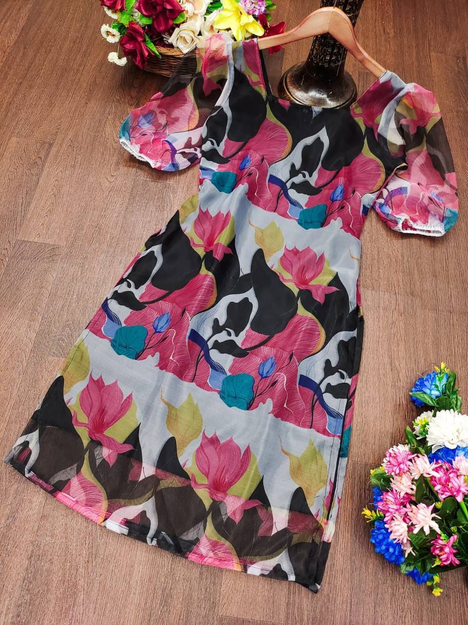 Havvy Oranga Bold Bloom Puff-Sleeve Floral Kurti