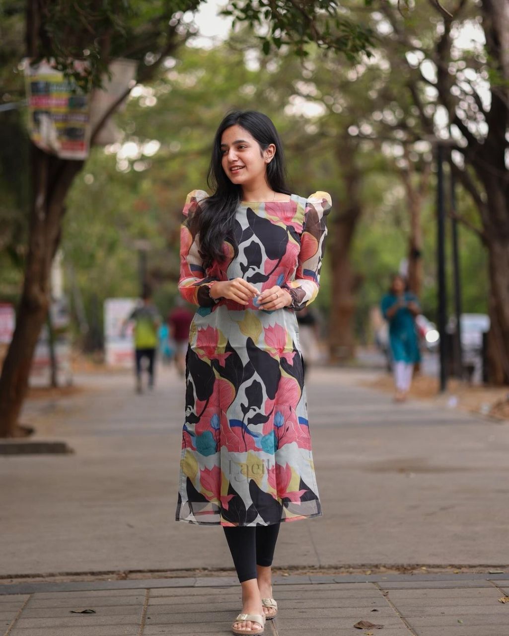 Havvy Oranga Bold Bloom Puff-Sleeve Floral Kurti