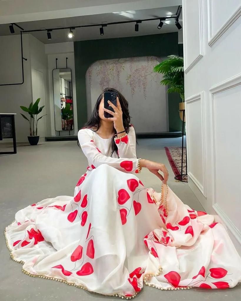 💃🏻Elegant White Anarkali Gown with Red Heart Print Dupatta💃🏻