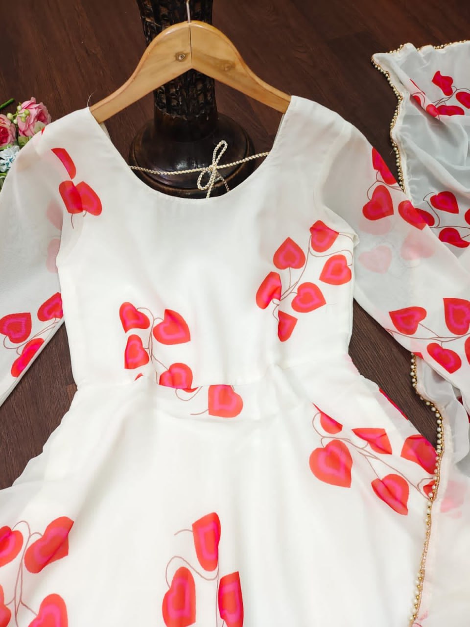 💃🏻Elegant White Anarkali Gown with Red Heart Print Dupatta💃🏻