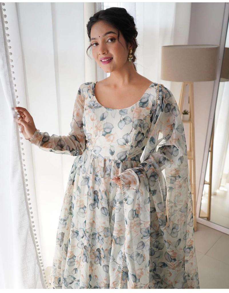 *🌺flower maxy gown with Dupatta🌺*