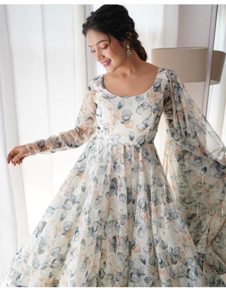*🌺flower maxy gown with Dupatta🌺*